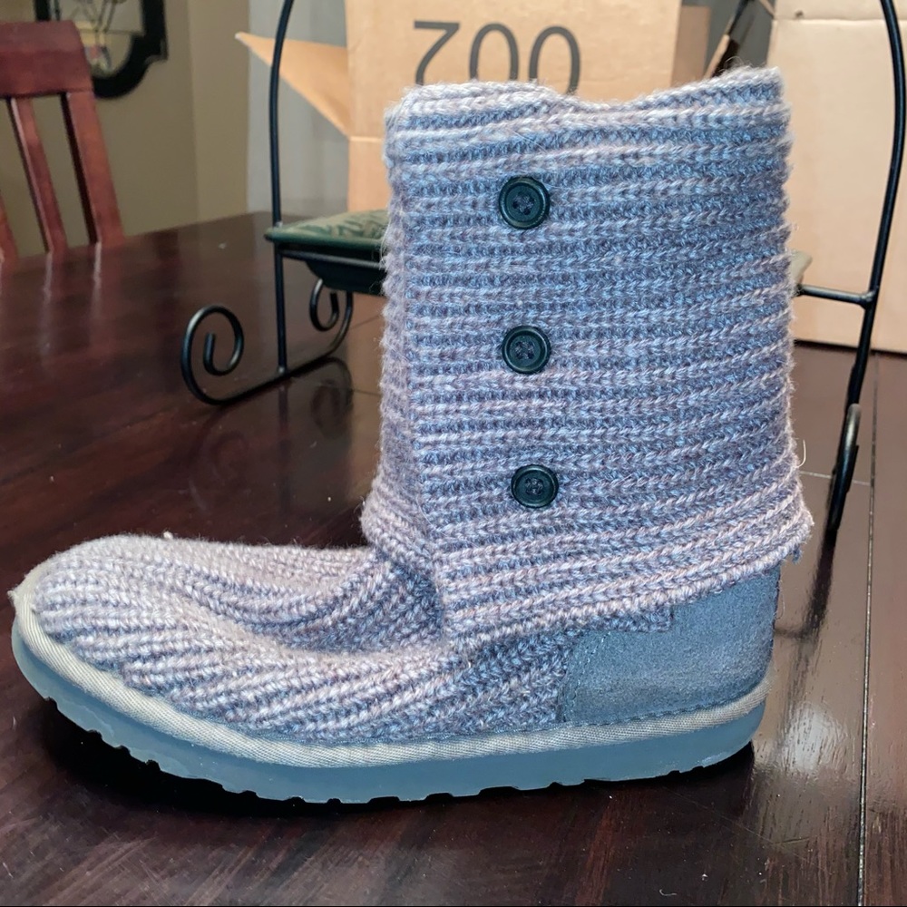 Women's size 8 Ugg Cardy Boots in Grey